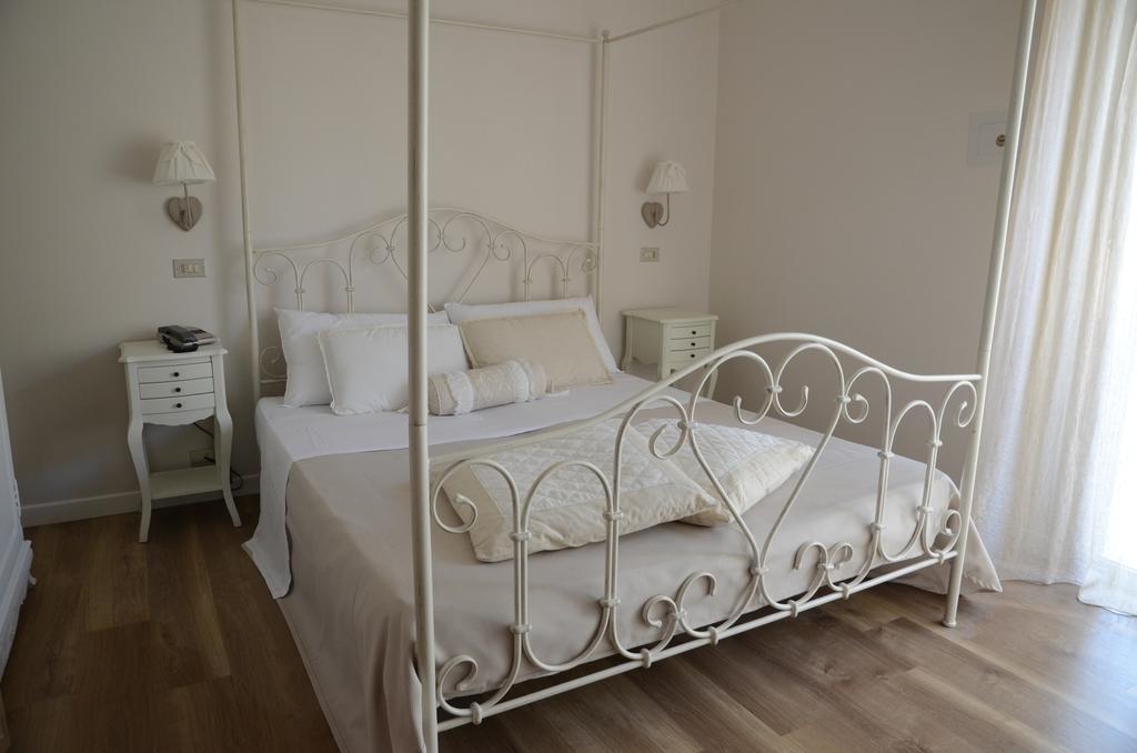 Hotel Monique Червия Екстериор снимка