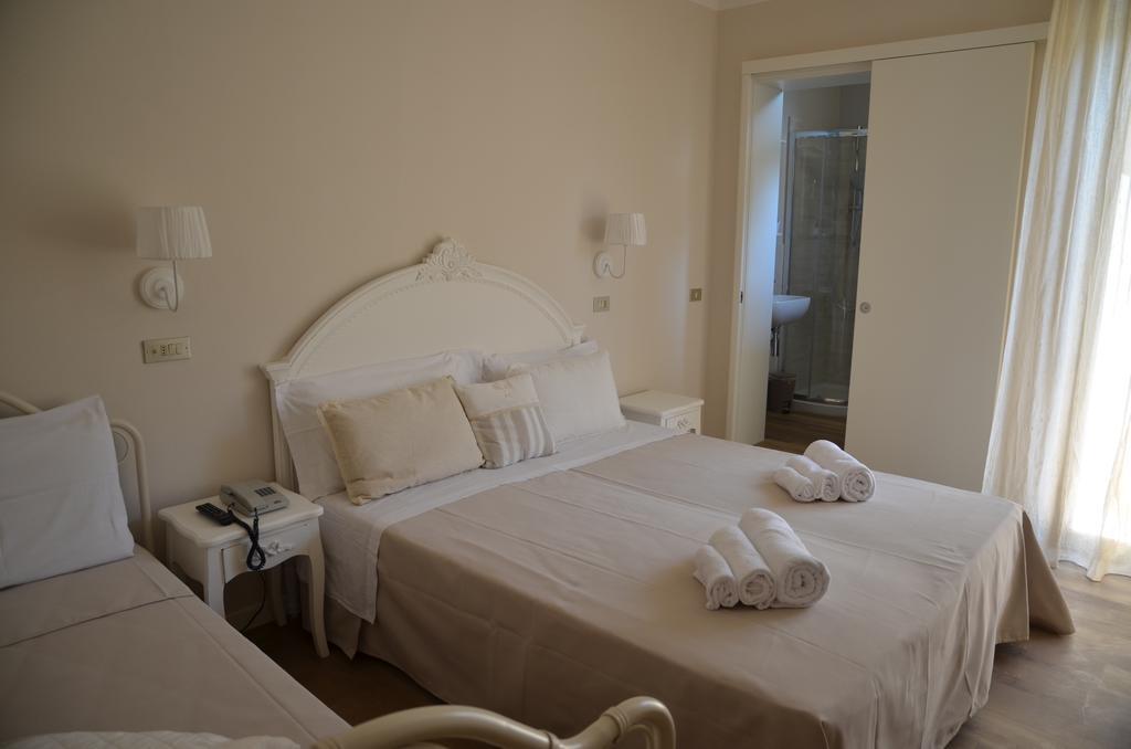 Hotel Monique Червия Екстериор снимка