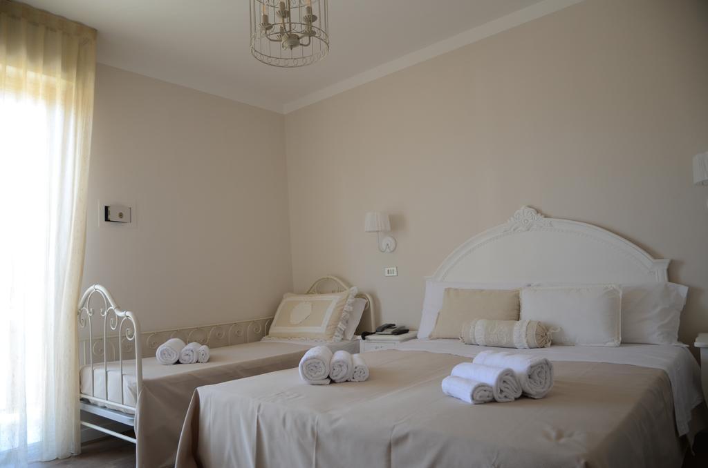 Hotel Monique Червия Екстериор снимка
