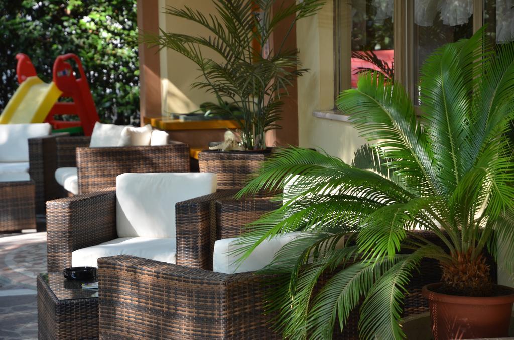 Hotel Monique Червия Екстериор снимка