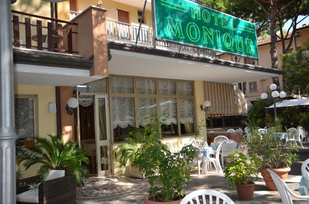 Hotel Monique Червия Екстериор снимка