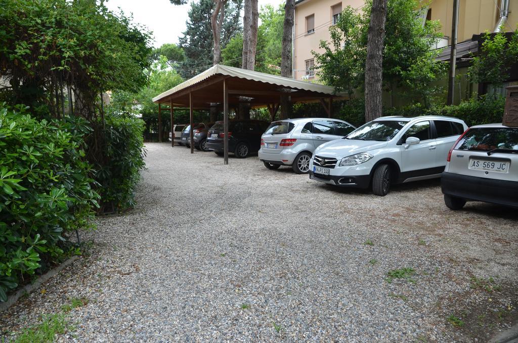 Hotel Monique Червия Екстериор снимка