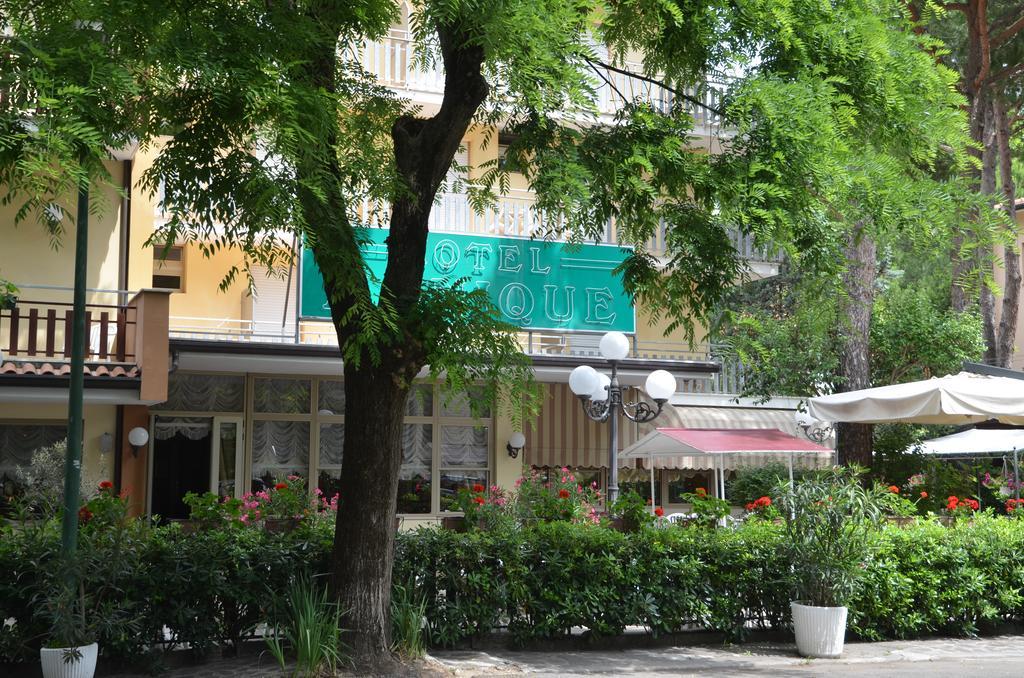 Hotel Monique Червия Екстериор снимка