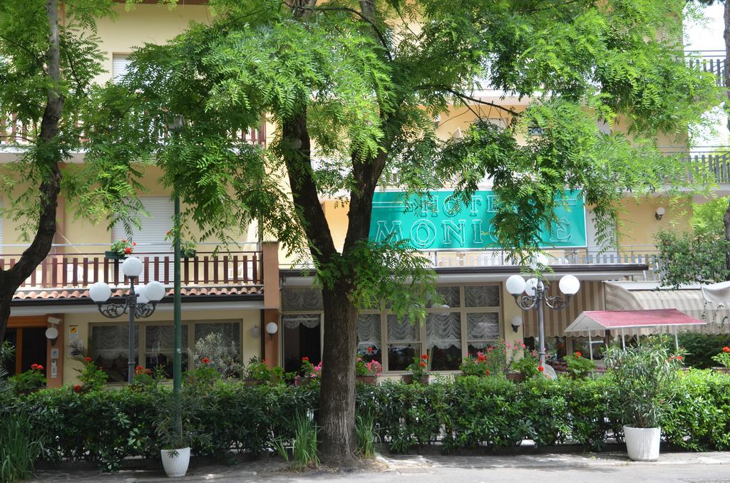 Hotel Monique Червия Екстериор снимка
