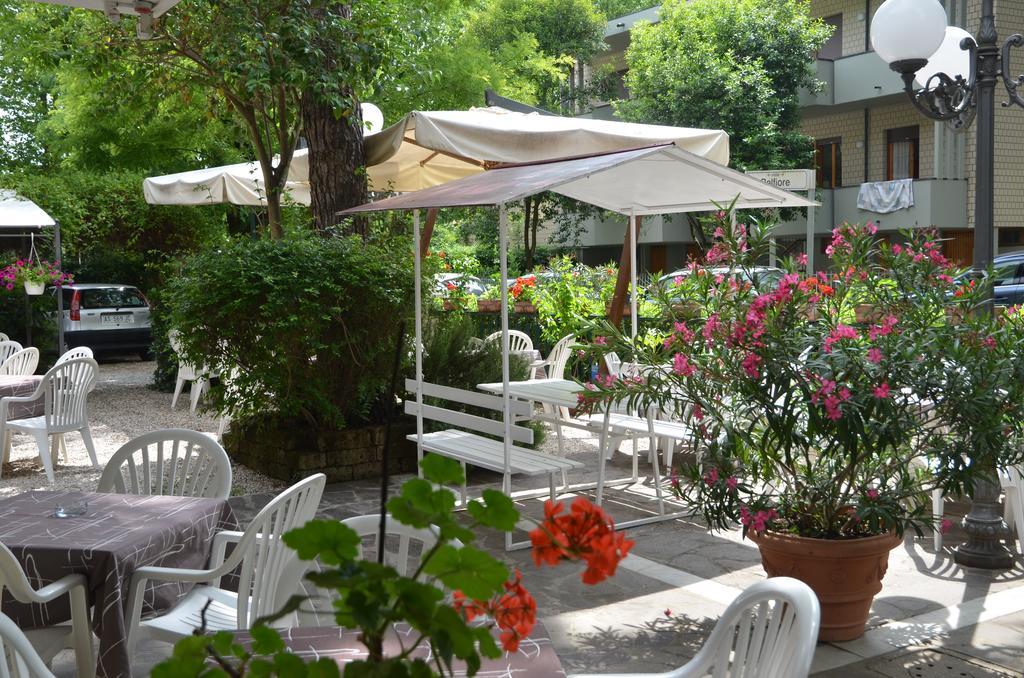 Hotel Monique Червия Екстериор снимка