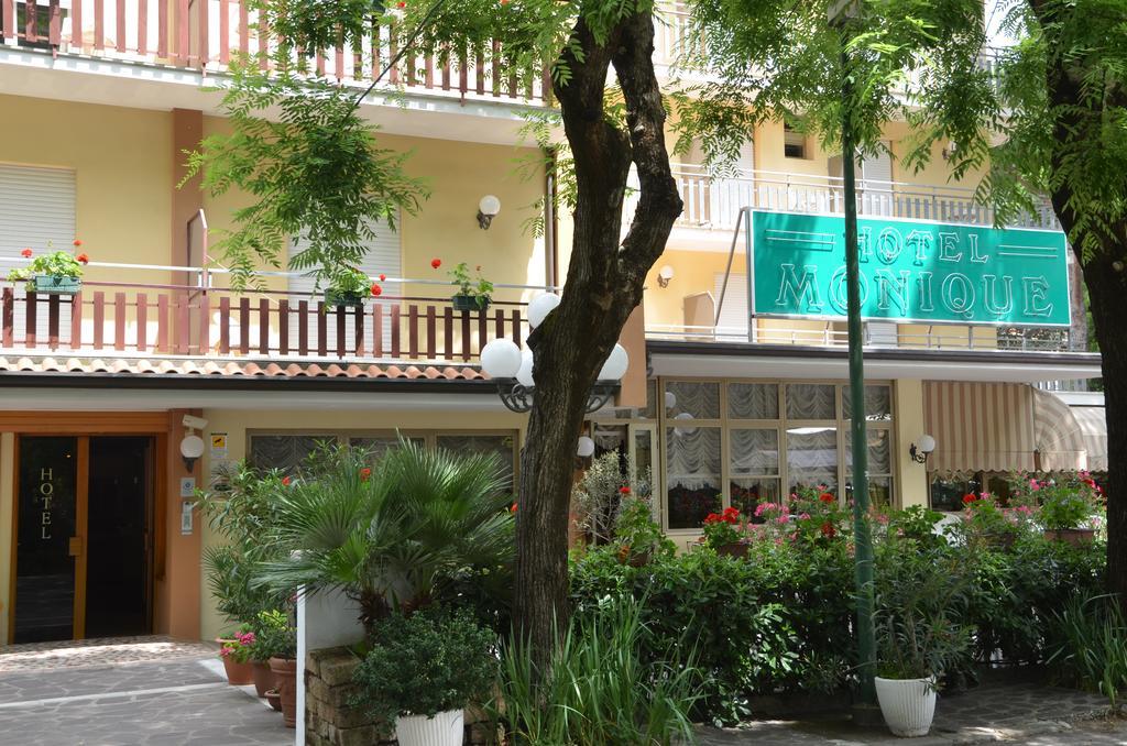 Hotel Monique Червия Екстериор снимка