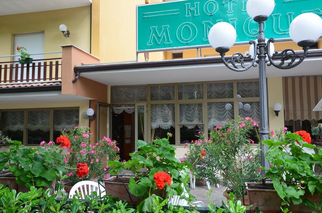 Hotel Monique Червия Екстериор снимка