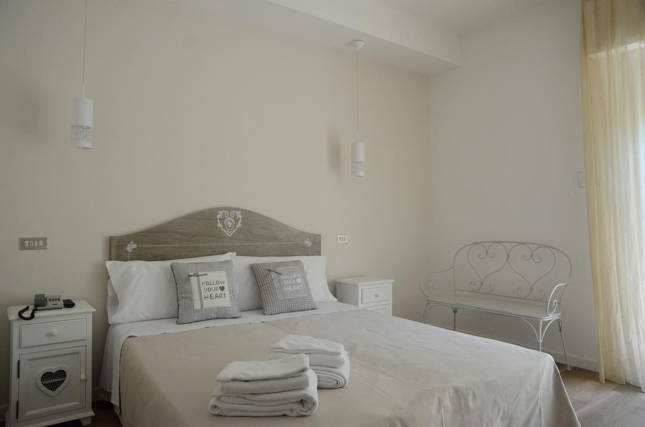 Hotel Monique Червия Екстериор снимка