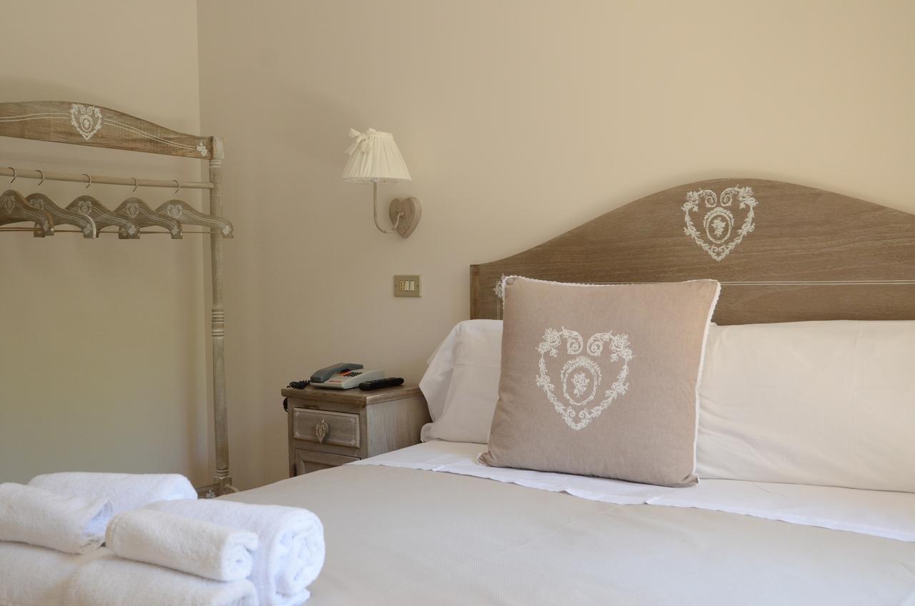Hotel Monique Червия Екстериор снимка